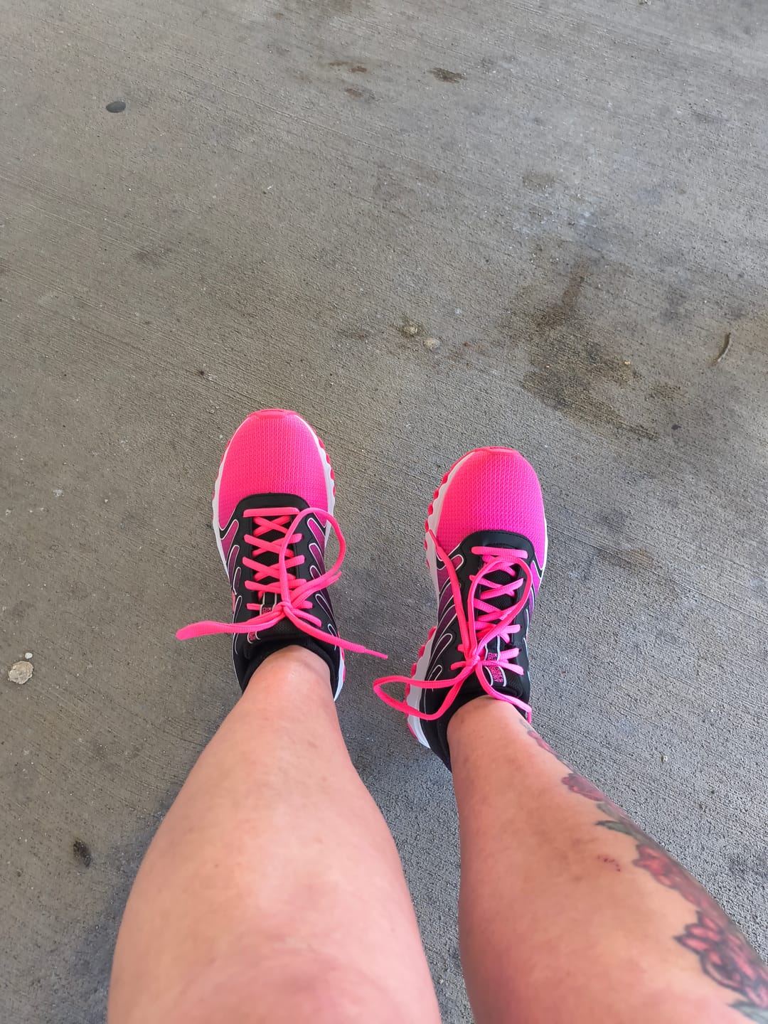 Customer photo review of 97112-088-M | TUBES 200 | BLACK/NEON PINK WHITE
