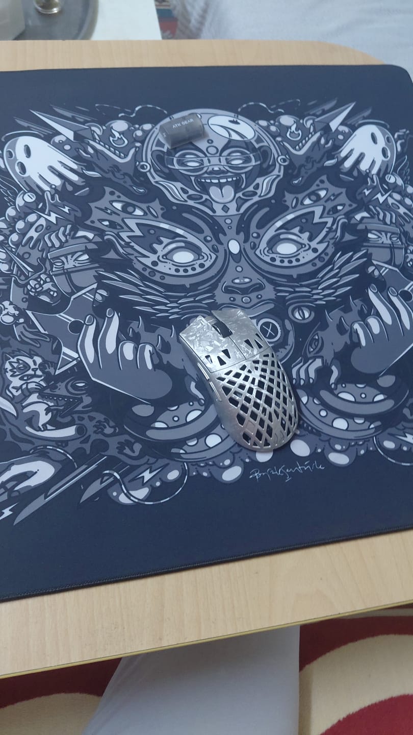Customer photo review of ATK Blazing Sky Ghost Karbon Fiber Wireless Mouse