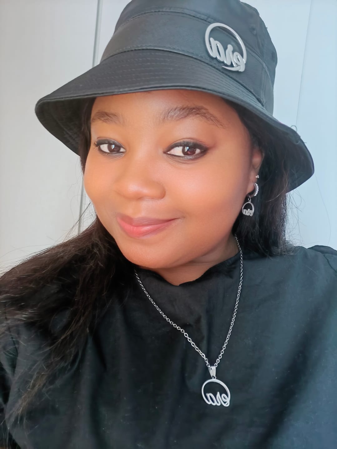 Customer photo review of Black Billy Bucket Hat