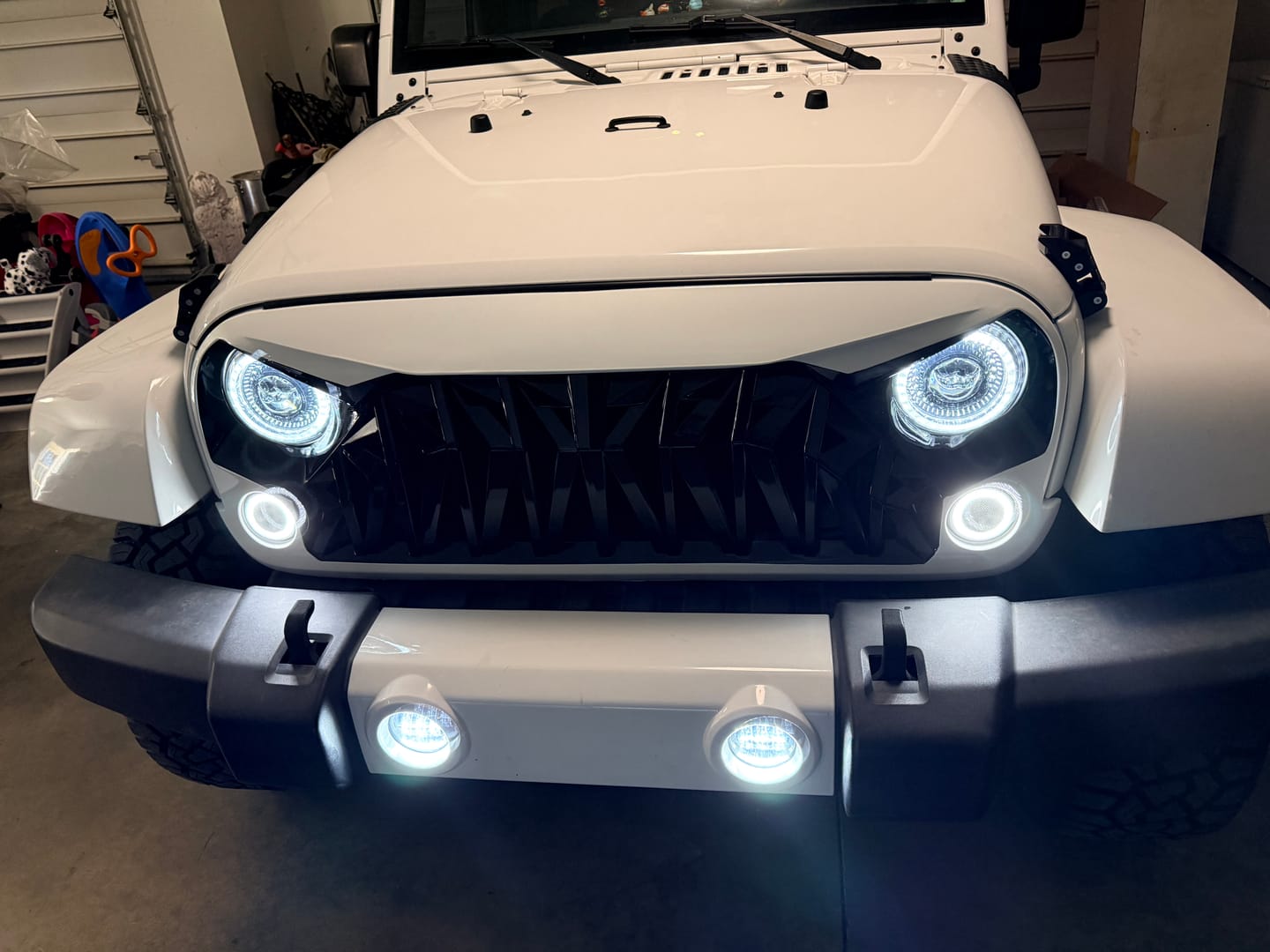 Customer photo review of Shark Grille - White & Black For 07-18 Wrangler JK/ JKU