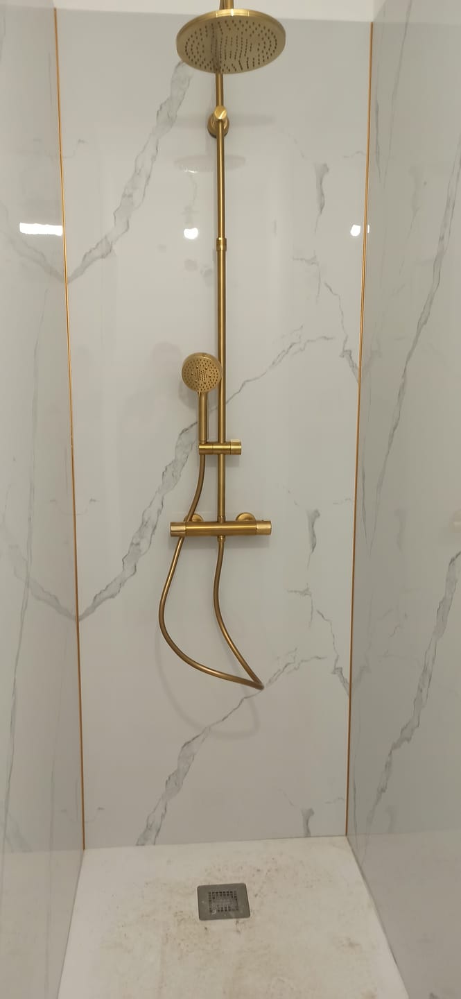 Customer photo review of Panneau Mural PVC Effet Marbre Doré – Étanche et facile à poser