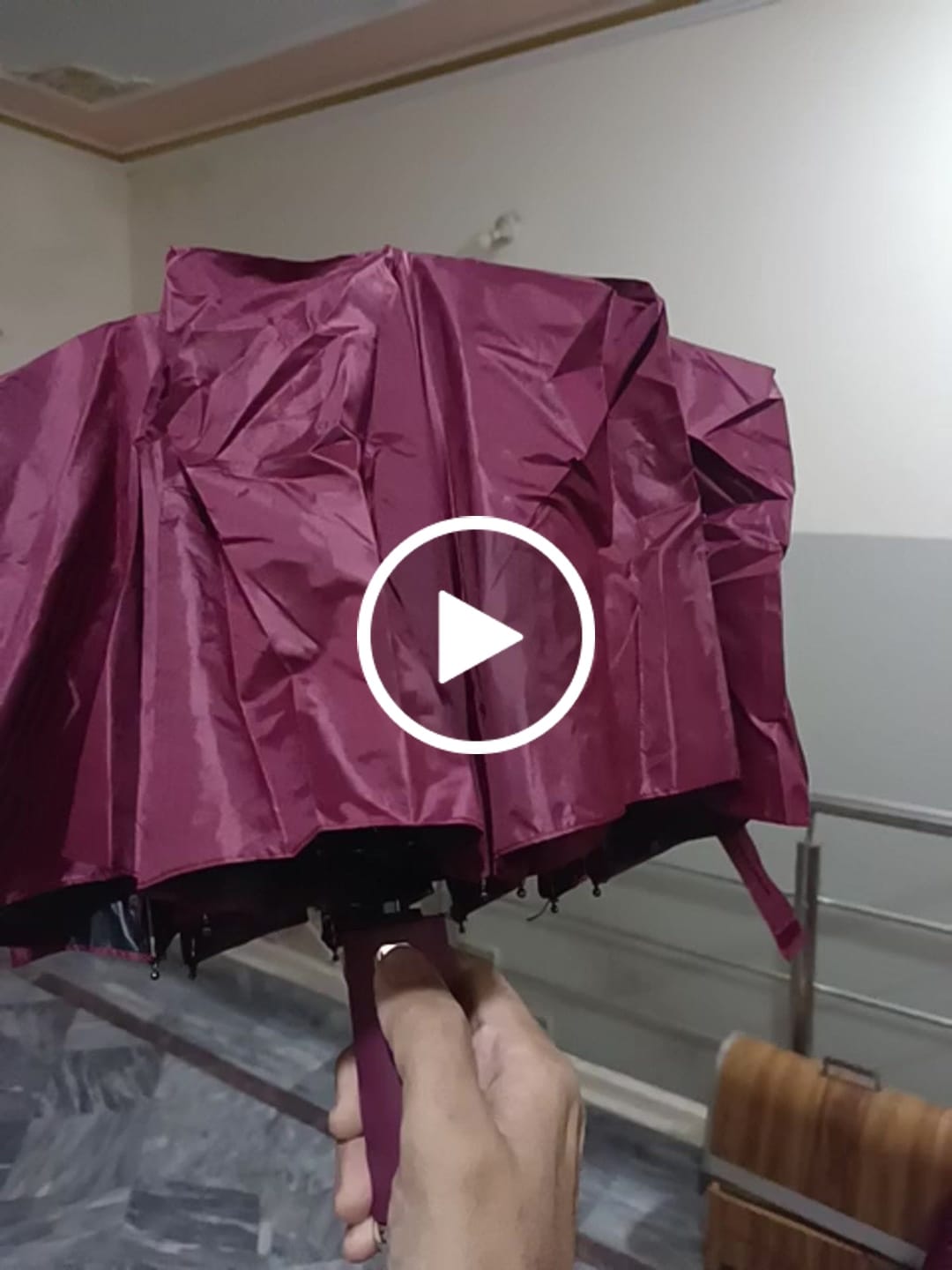 Customer video review of UV Protected Umbrella with Torch - Unbreakable | Windproof | Waterproof