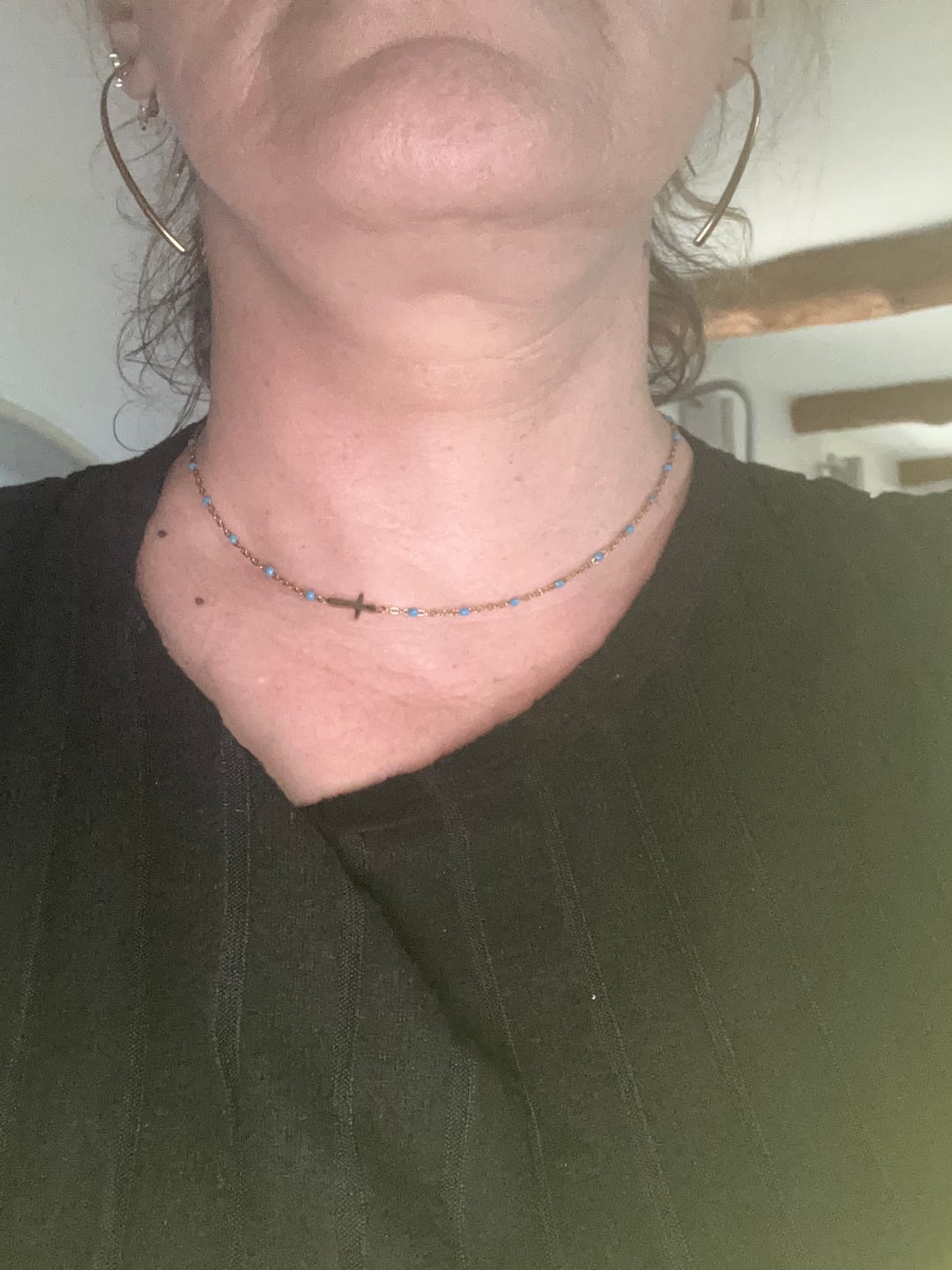 Customer photo review of Collier Ras du Cou à Pendentif Croix