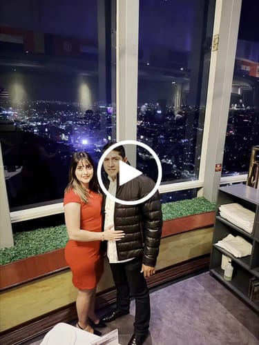 Customer video review of Cena Romántica