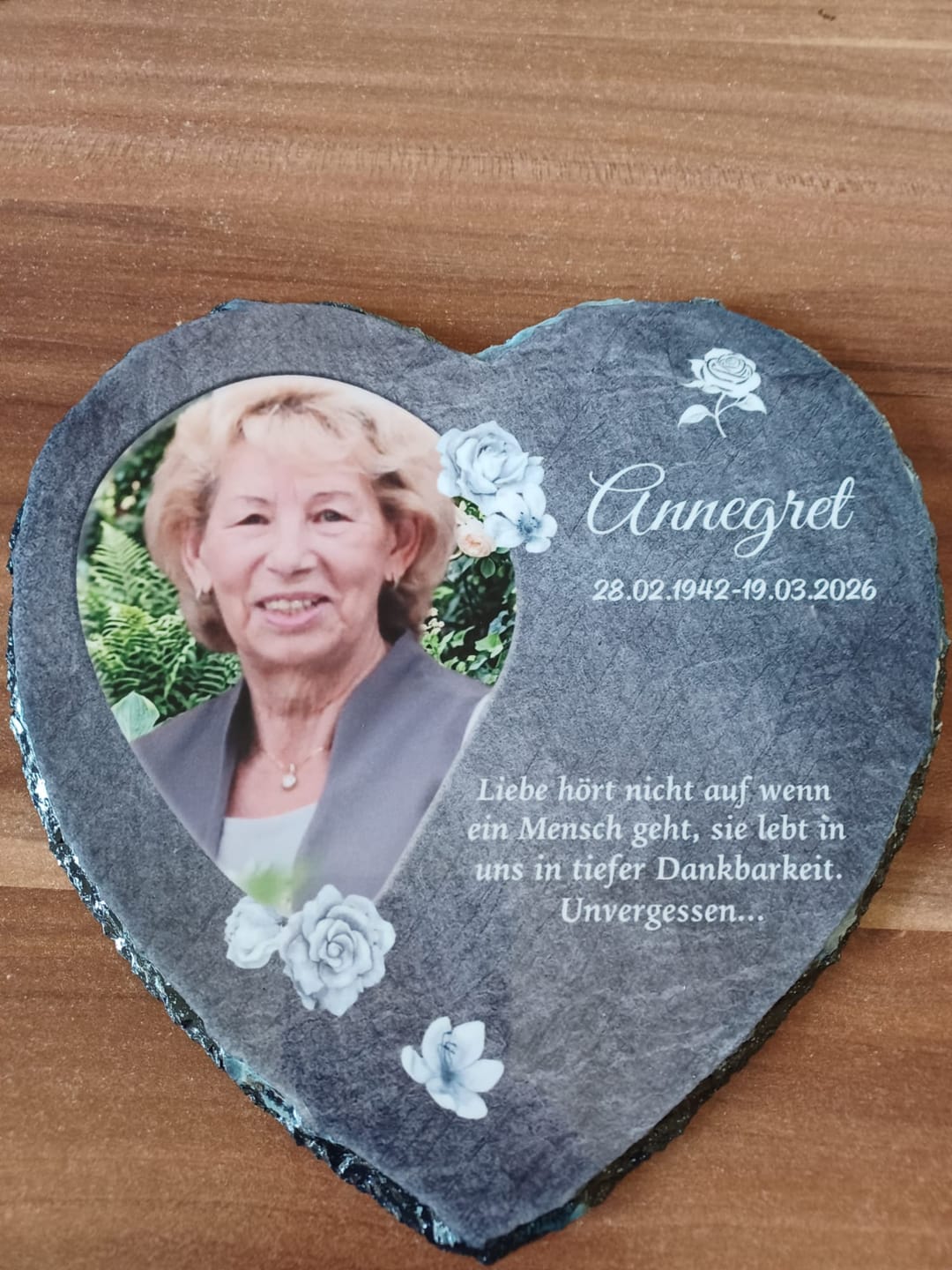Customer photo review of Liebe hört nicht auf - Personalisiertes Schieferherz als Andenken an geliebte Verstorbene
