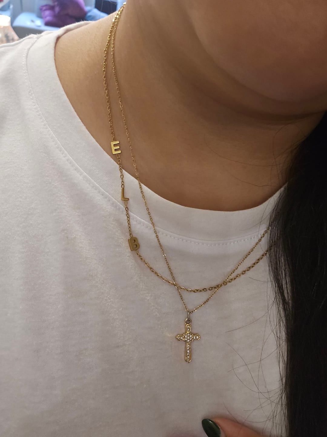 Customer photo review of Collar con iniciales personalizadas en horizontal