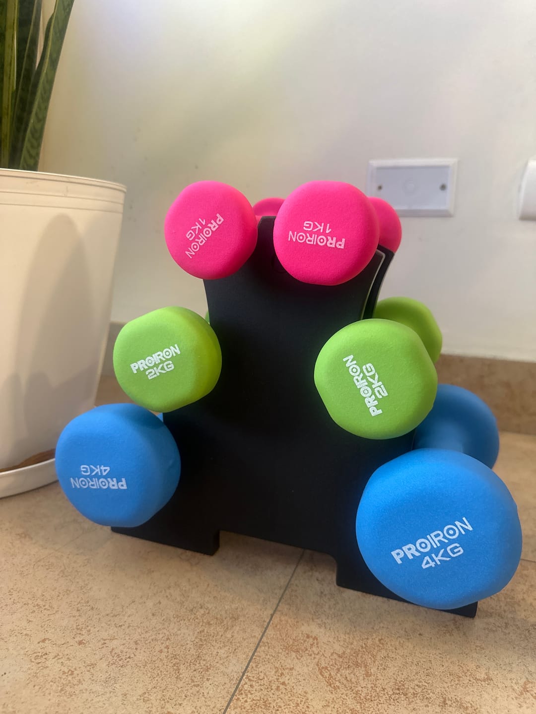 Customer photo review of Sets de Mancuernas de Neopreno + RACK de  3 niveles