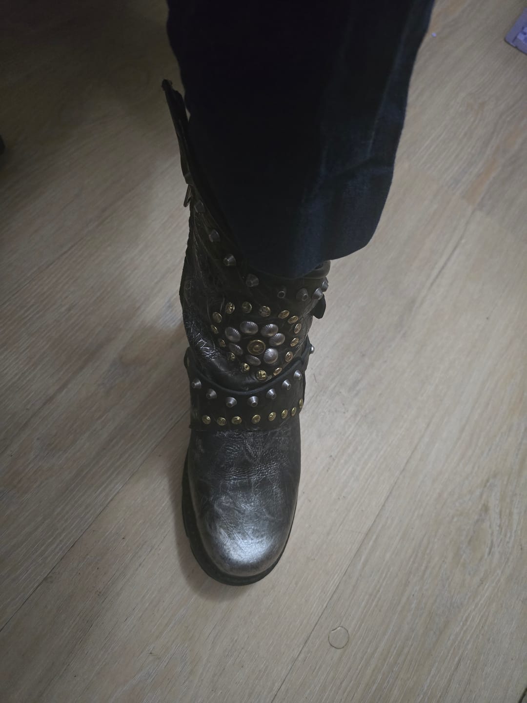 Customer photo review of BOTIN ARLEY ARGENTO