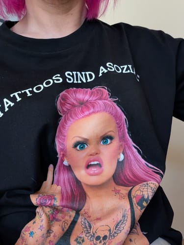 Customer photo review of Barbie (Black-Edition) - Premium Shirt (personalisierbar)