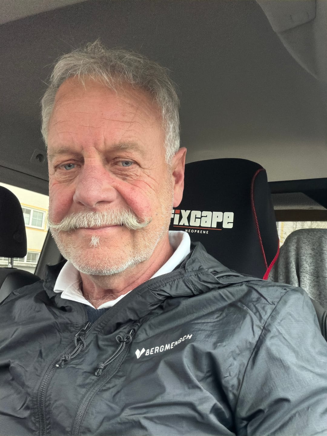 Customer photo review of Herren Windbreaker Jacke