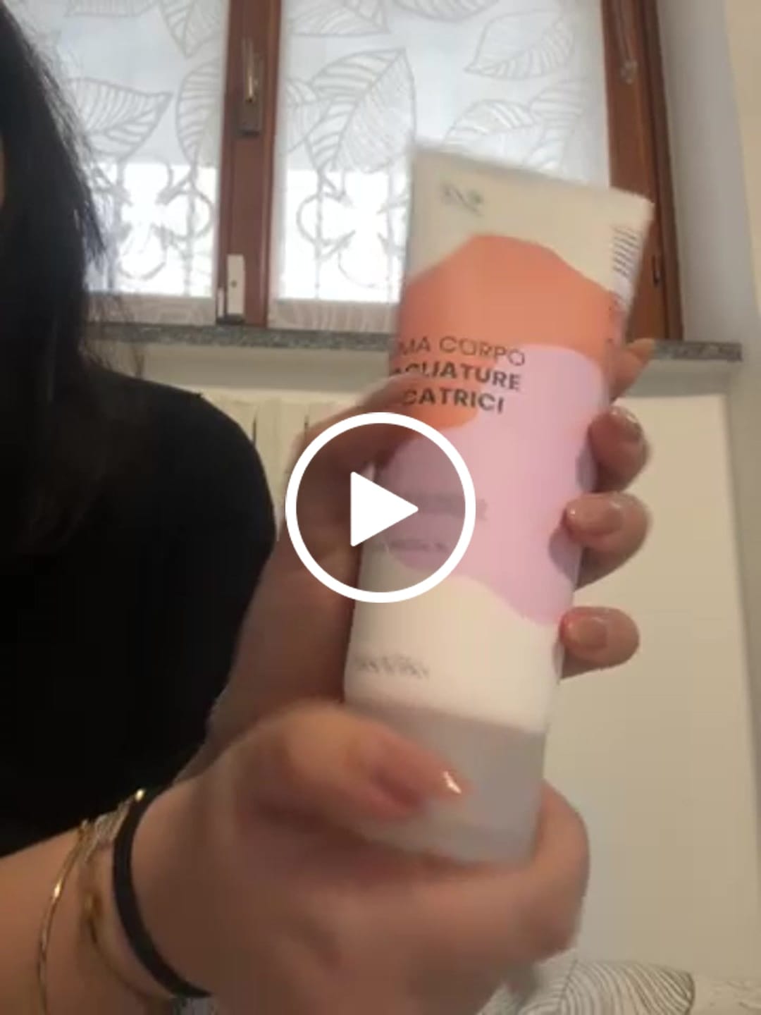 Customer video review of Crema Corpo Smagliature e Cicatrici