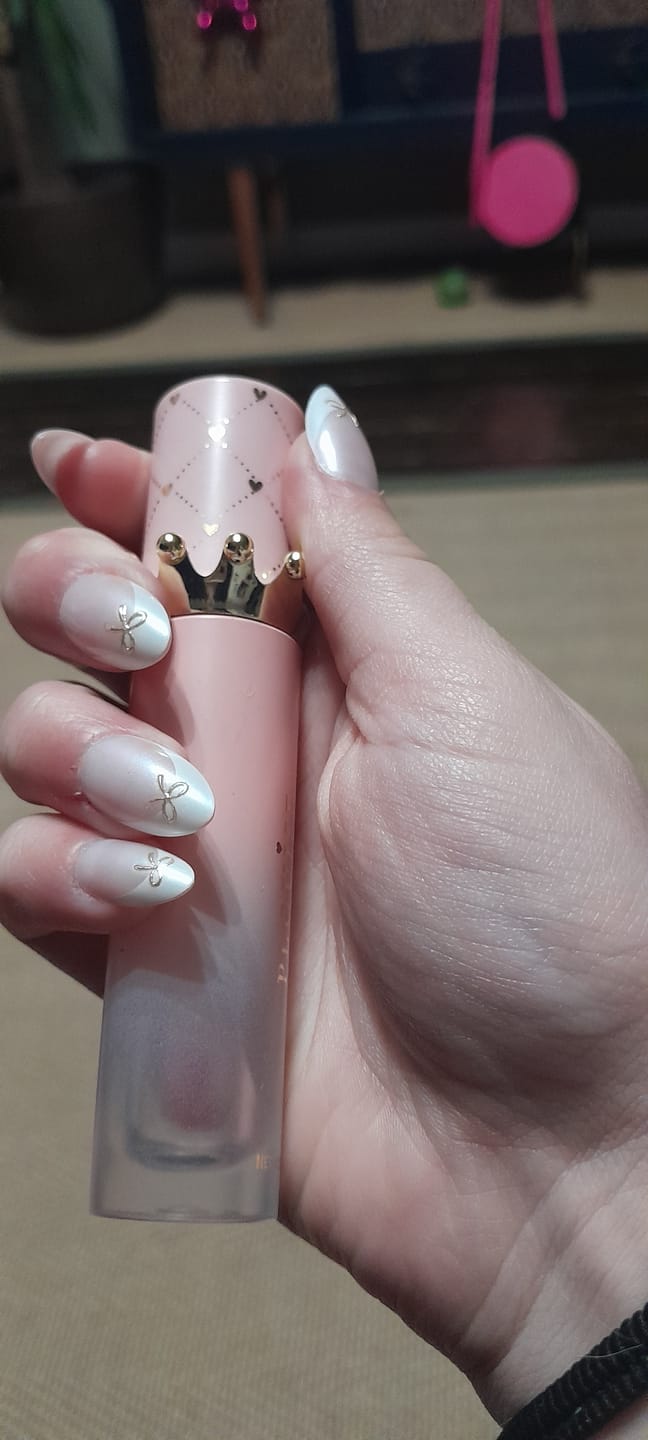 Customer photo review of P.Louise Stay Shining Crown Lip Oil