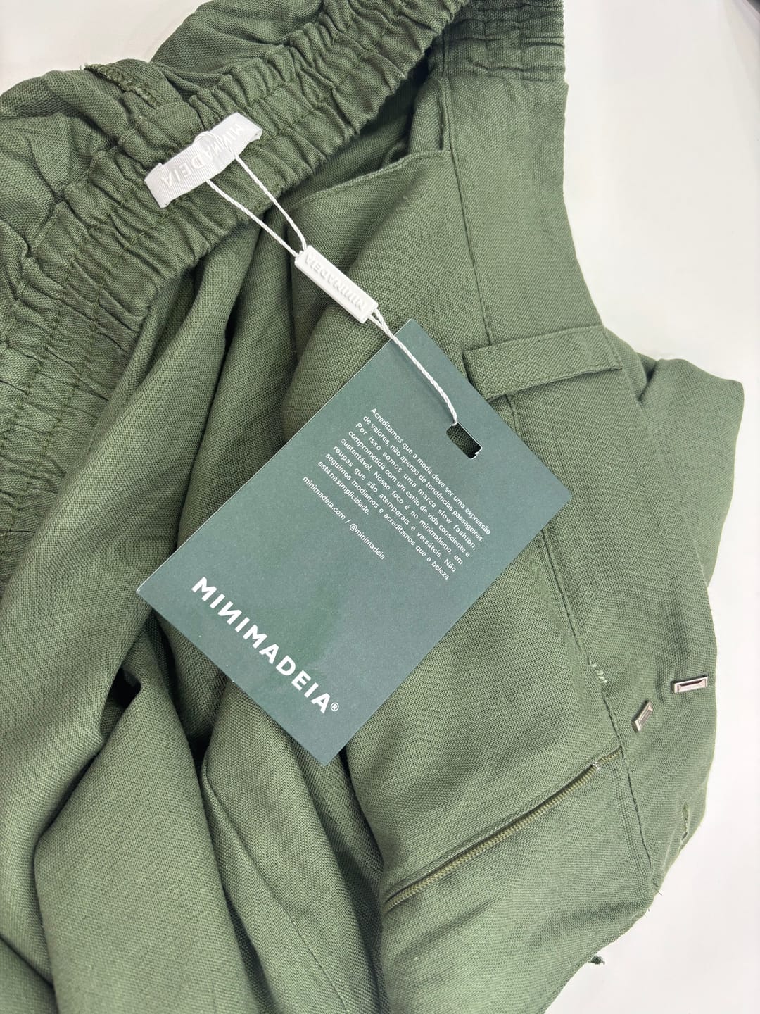 Customer photo review of Calça Pantalona Graviola Verde Escuro