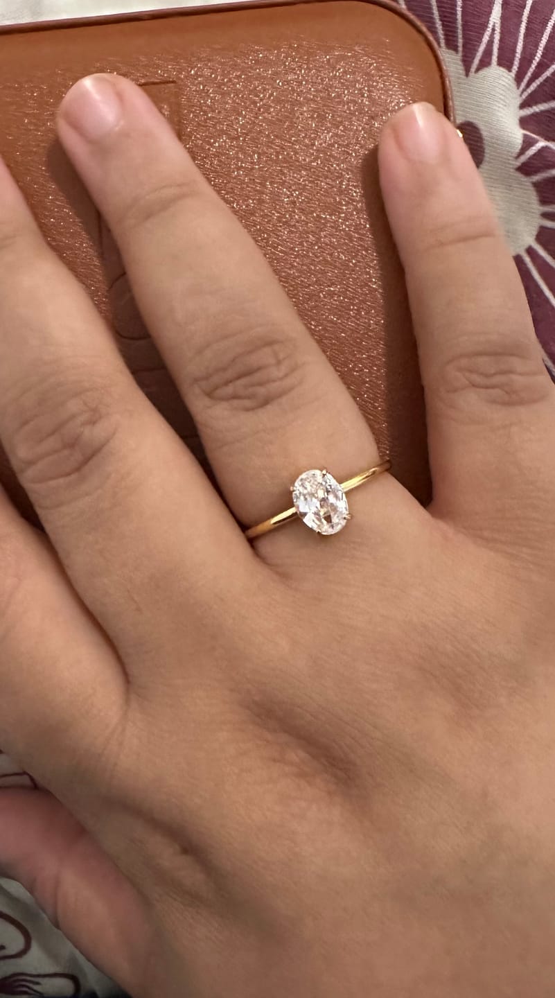 Customer photo review of Anel Solitário Lumière Banhado em Ouro 18k