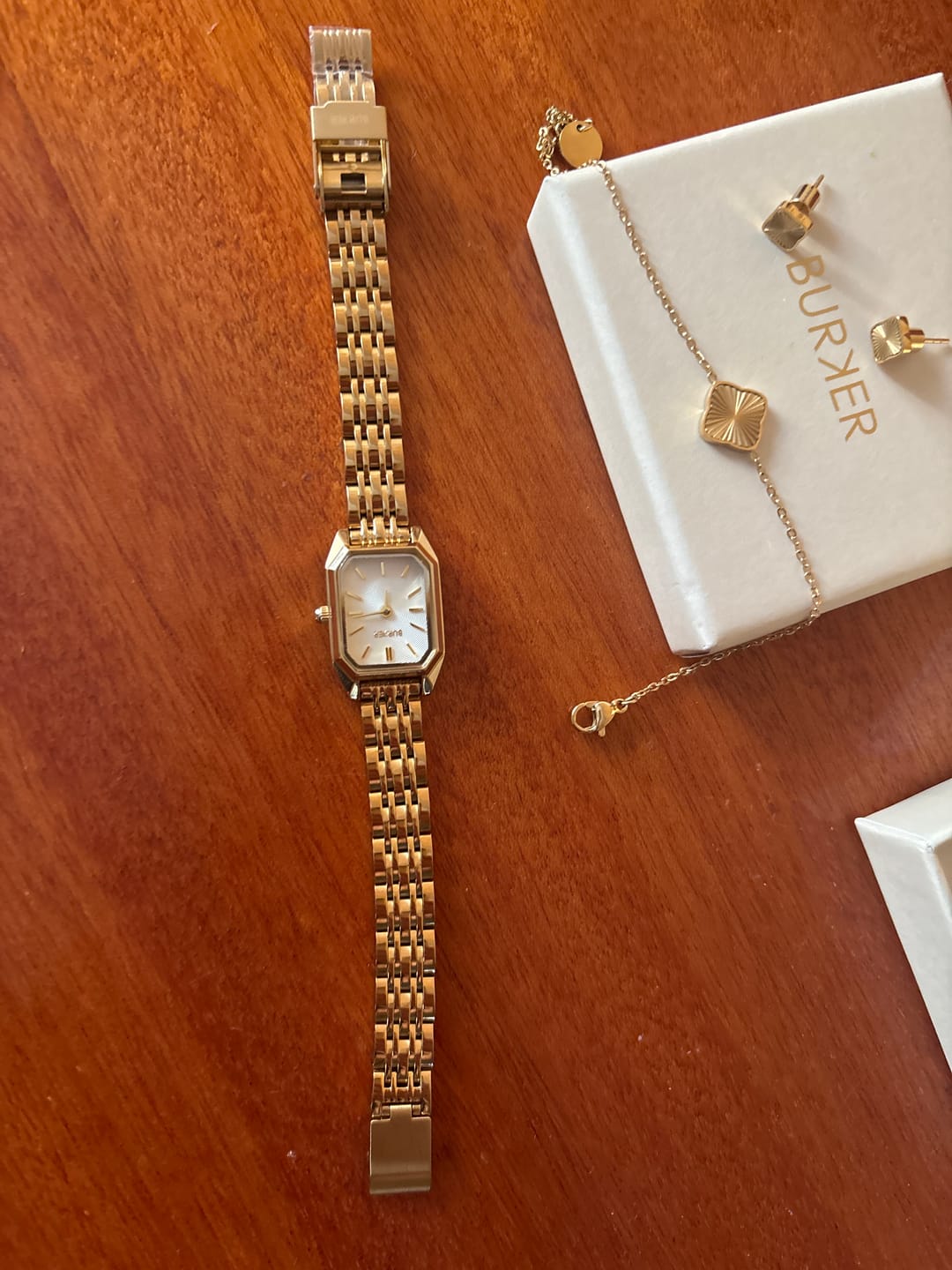 Customer photo review of Isabell Petite Gold