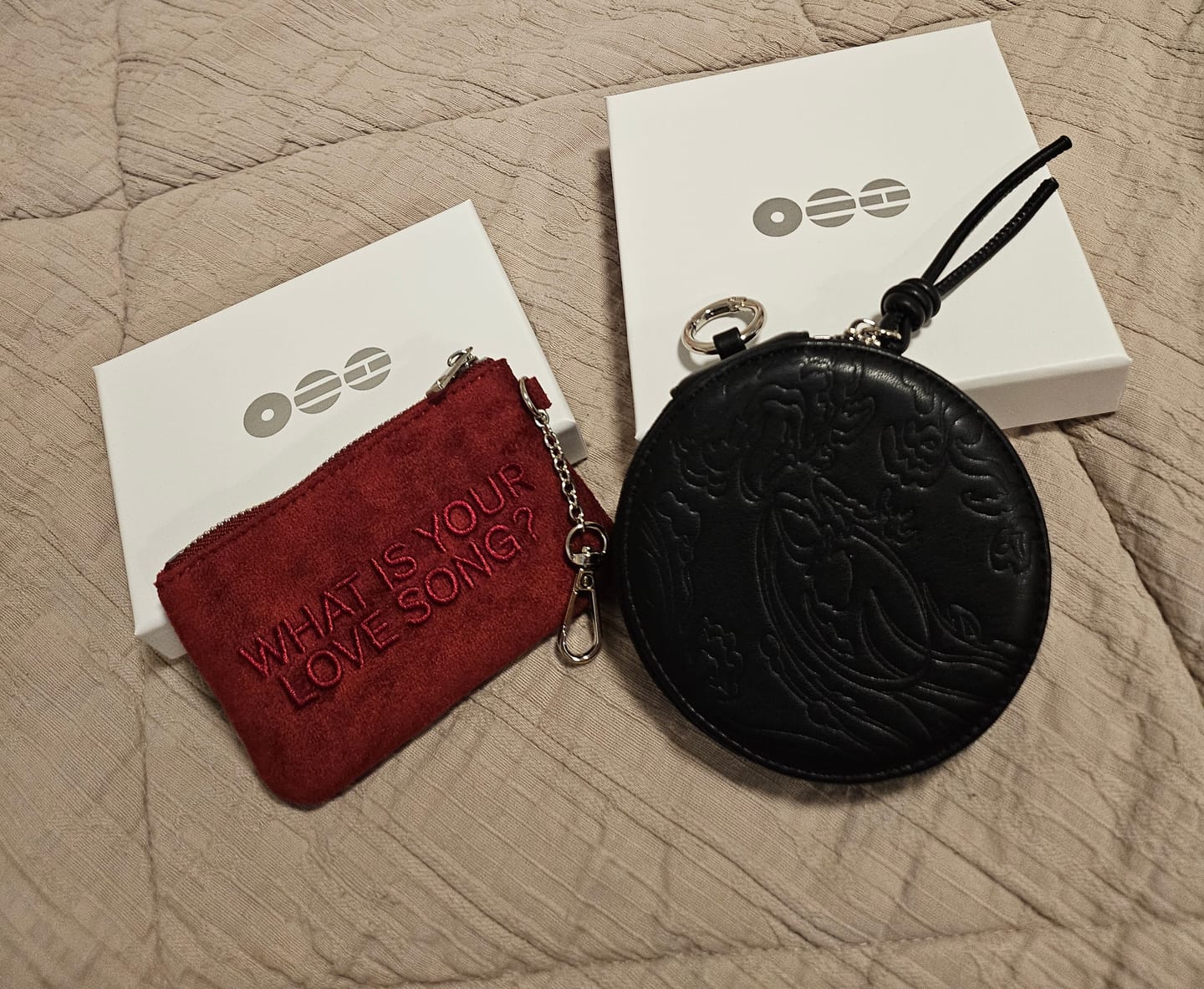 Customer photo review of BTS - BTS X MU:DS ARIRANG COLLABORATION OFFICIAL MD CARD HOLDER (BLACK)