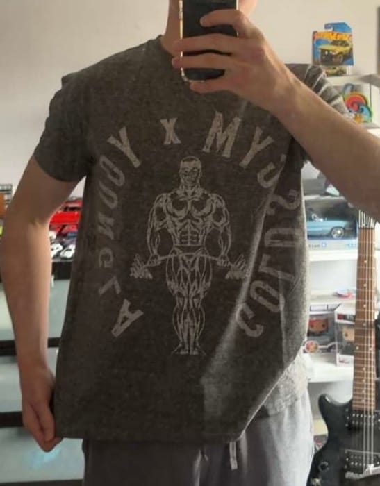 Customer photo review of 4206 - Gold's Gym Heather Tees