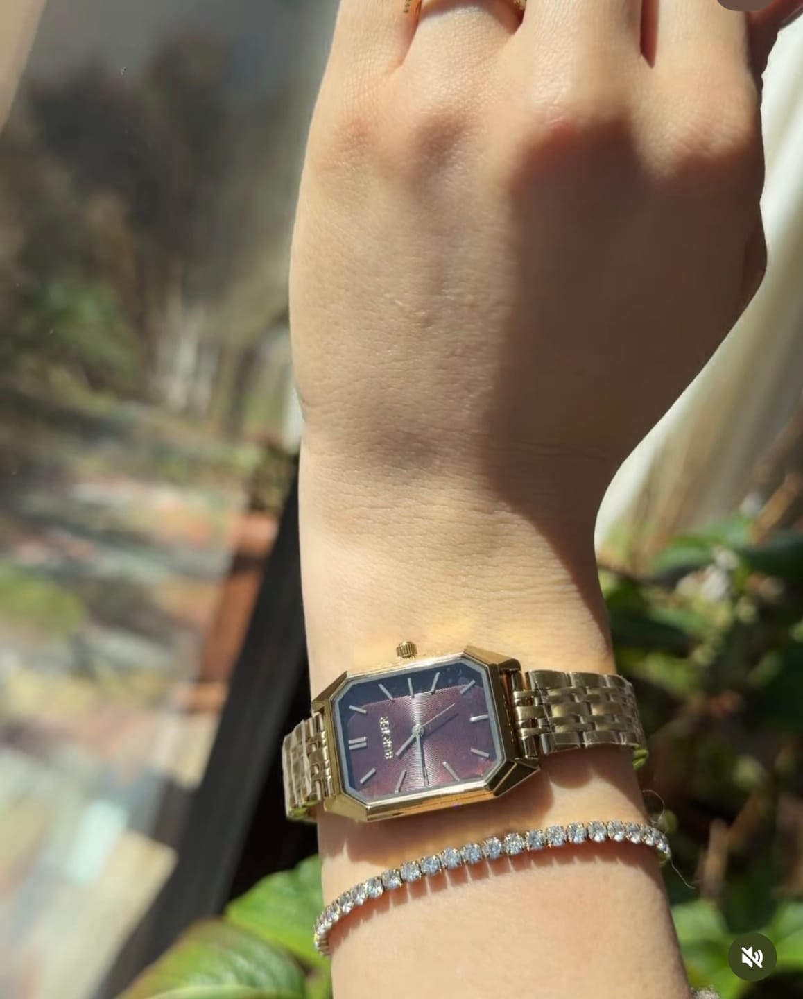 Customer photo review of Isabell Gold Burgundy