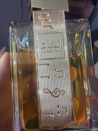 Reseña con foto de un cliente sobre Perfume Lattafa Angham Second Song de 100ML EDP