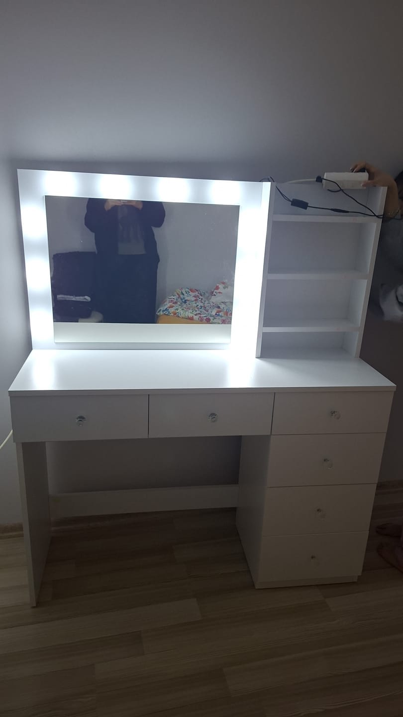 Customer photo review of Rani BJ127 Hollywood Işıklı Aynalı Kulis Makyaj Masası 6 Çekmeceli Takı Düzenleyici Beyaz