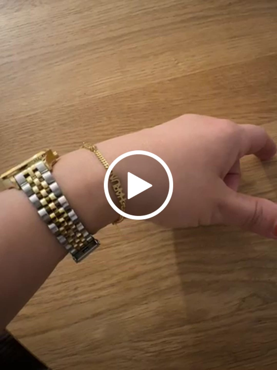 Customer video review of Personalisiertes Namensarmband