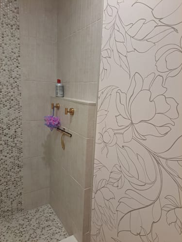 Customer photo review of Florian - White And Gold Botanical Flower and Leaves Wallpaper