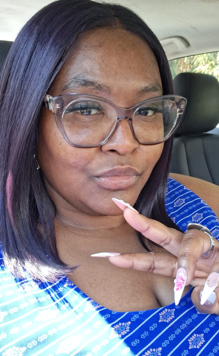 Customer photo review of Outre Glueless 6x5 Pre-Cut Lace Closure Wig - HHB-YAKI STRAIGHT BOB 14" - 100% Human Hair Blend