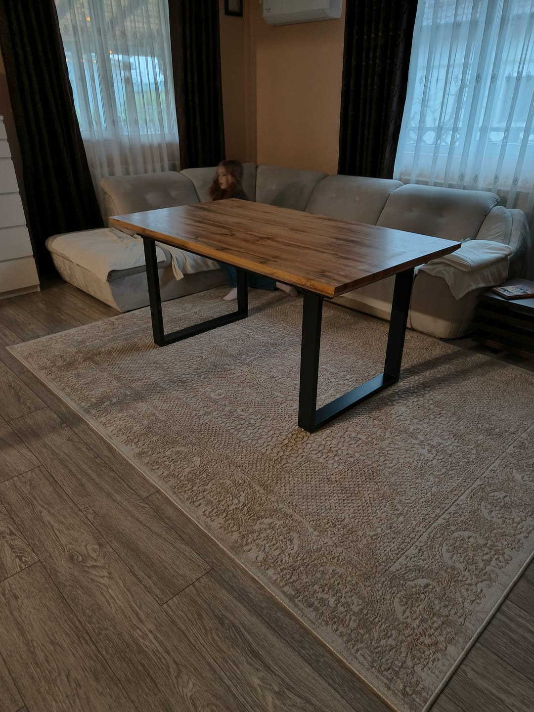 Customer photo review of Masa extensibila UMBERTO II, stejar/negru, 160/240x90x76 cm