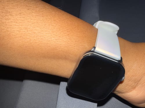 Customer's close-up of the Gard Pro Health Smartwatch 3 with a white band on their wrist.