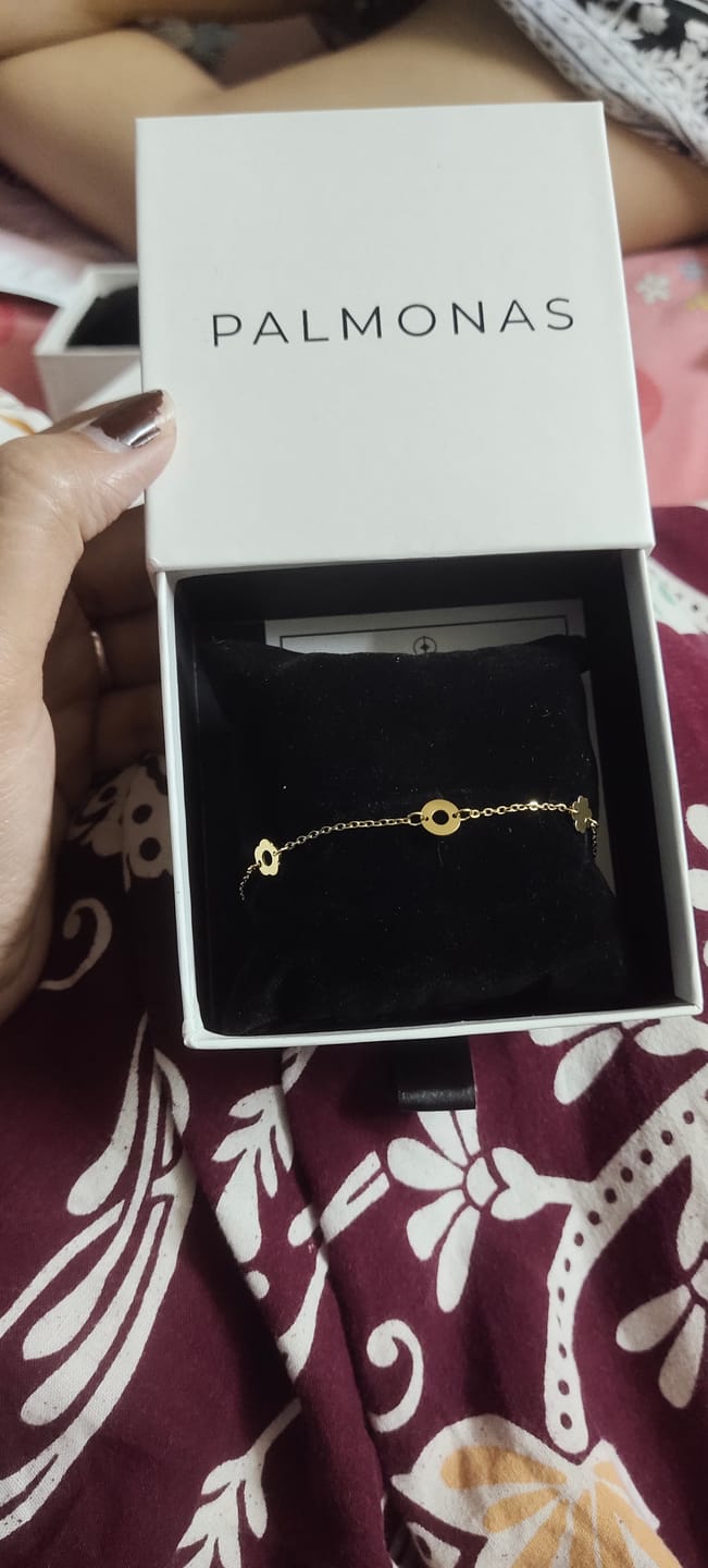 Customer photo review of Dainty Flower Bracelet