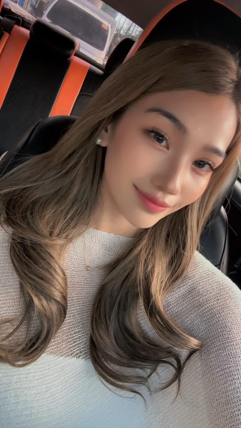 Customer photo review of 16" Hollywood Waves