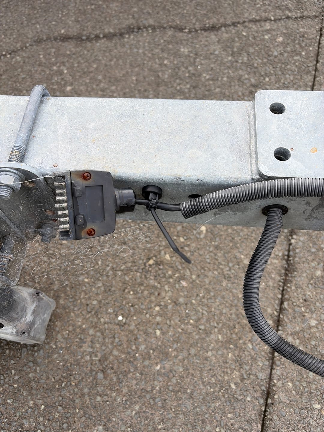 Customer photo review of ZBAD1 - Magnet Cable Tie Holders