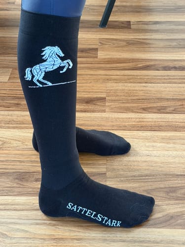 Sarah in den Turniersocken