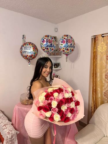 Customer photo review of Hot Pink Deluxe Bouquet