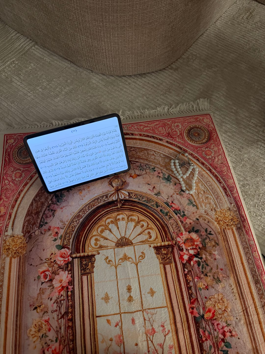 Customer photo review of Obscura Rosy Padded Prayer Mat