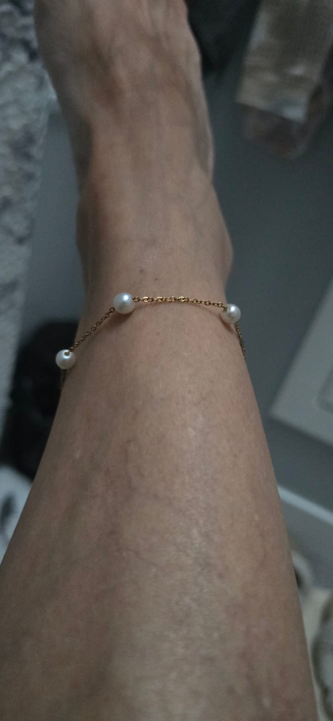 Customer photo review of Cali Pearl Anklet