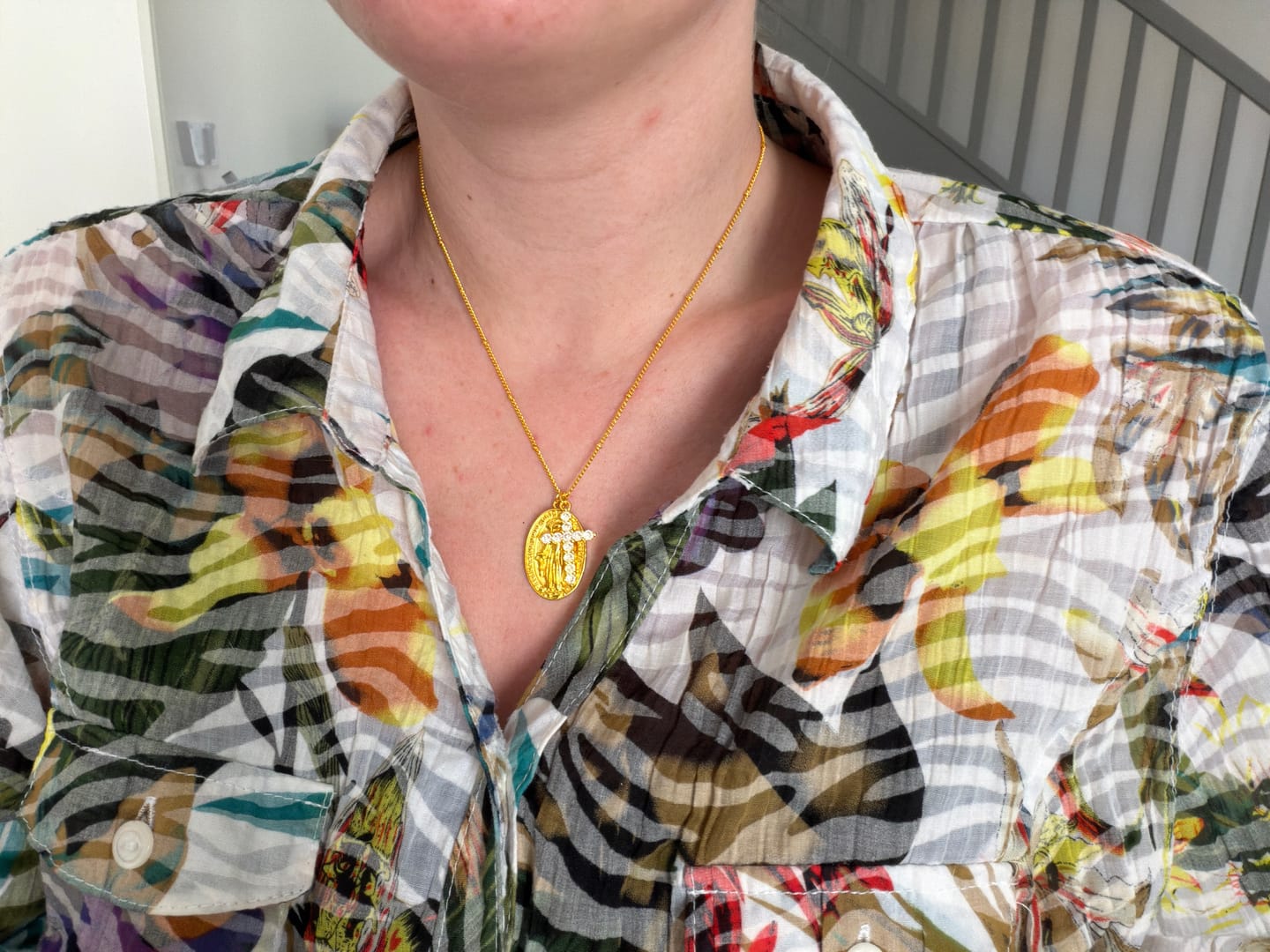 Customer photo review of Collier Vierge Miraculeuse et Croix Zircon