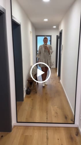 Customer video review of Musselinkleid AZTEK creme beige