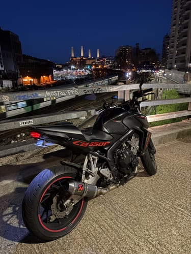 Reviewer's black Honda CB650F parked at night, showing the installed minimal tail tidy.
