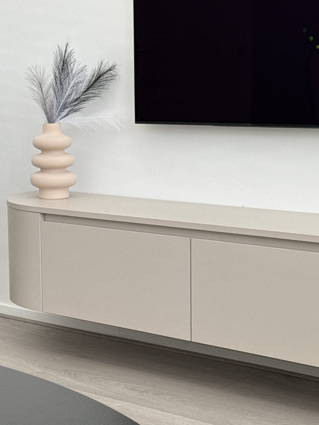 Customer photo review of Aura Japandi Tv-meubel 240 x 35 x 33 cm - Beige