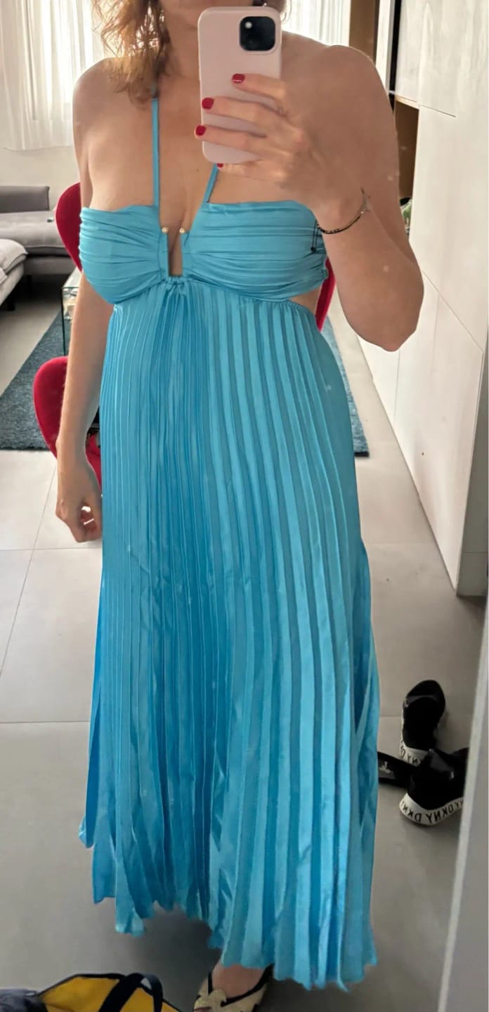 Customer photo review of Lindsay Cutout Pleated Maxi Dress