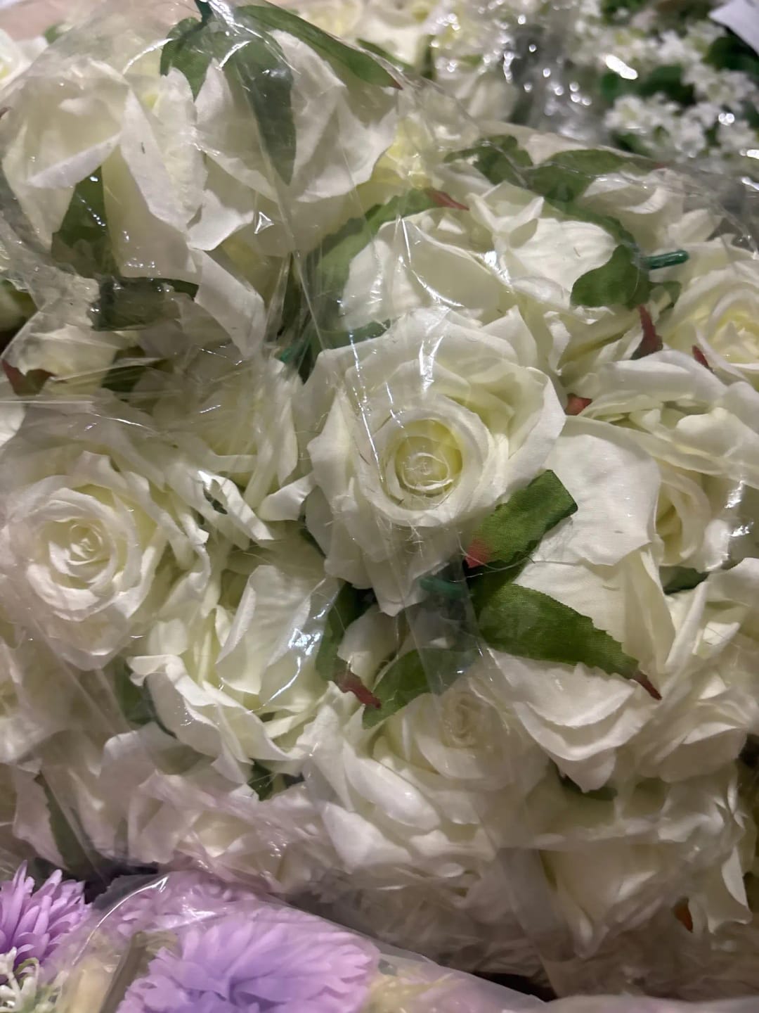 Customer photo review of 100PCS Artificial Silk Rose Heads – 10cm Faux Flowers for Wedding Arch, Scrapbook, DIY Crafts, Home Decor & Event Arrangements