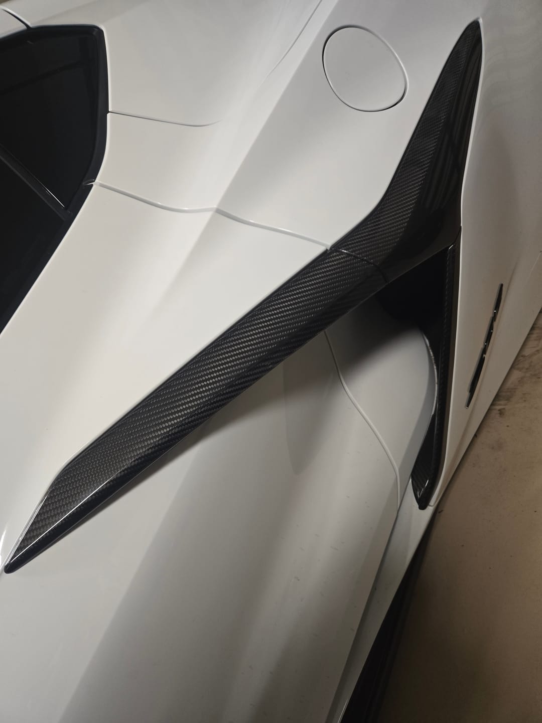 Customer photo review of C8 Corvette Z06/ERay Carbon Fiber Side Scoop Boomerang Trim Covers