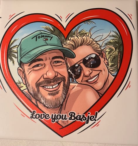 Customer photo review of Vrolijke Karikatuur Hart Tegel – Jouw Foto als Expressieve Karikatuur