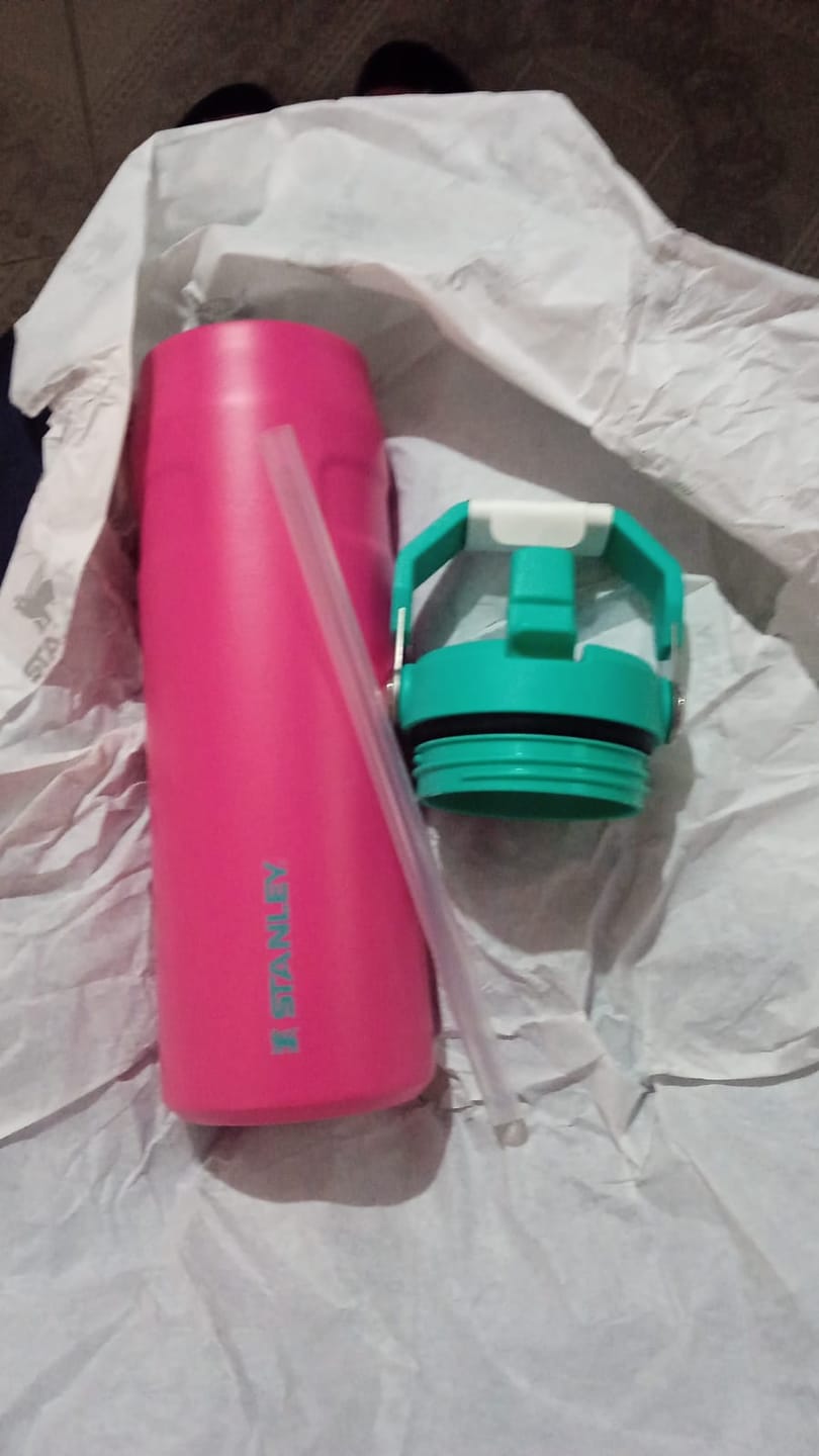 Customer photo review of Stanley Iceflow™ Aerolight Flip Straw Heat Wave | 709ML