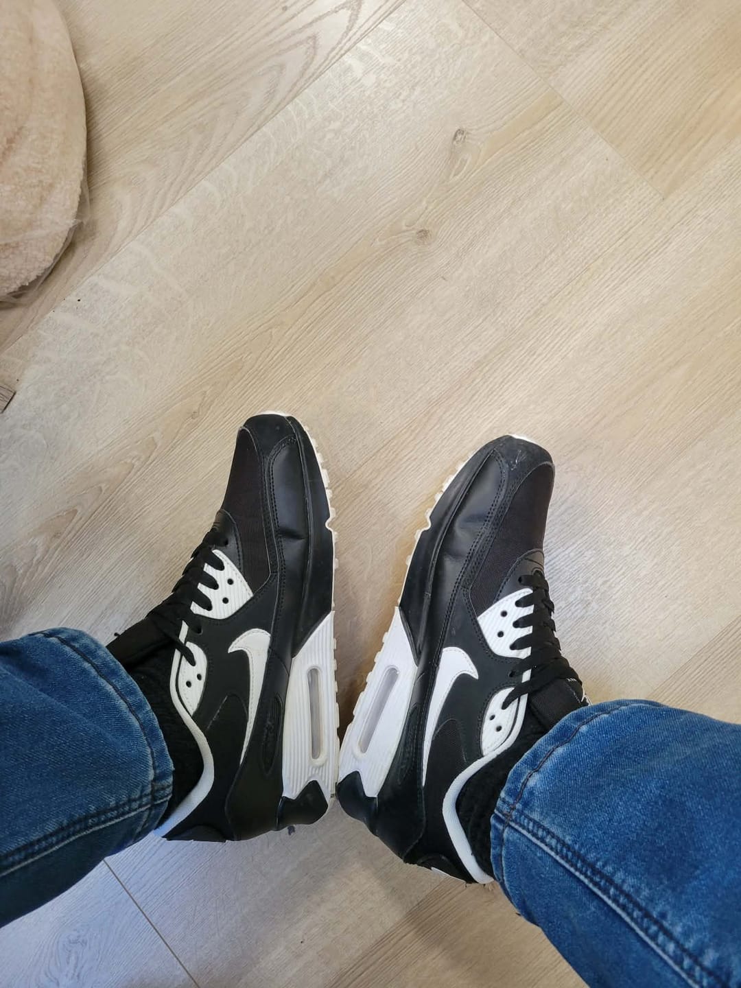 Customer photo review of Nike Air Max 90 Essential - Black/White