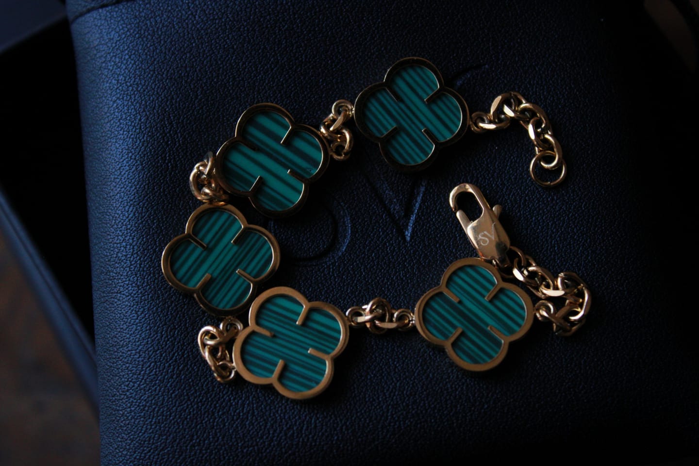 Customer photo review of Pulsera Green Clover Oro
