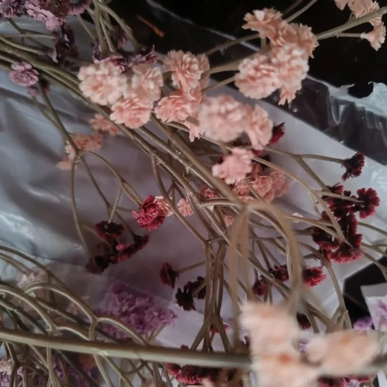 Customer photo review of 62CM Artificial Gypsophila Bouquet – Soft Rubber Baby’s Breath Faux Flowers, Autumn Color Silk Arrangement for Wedding, Home & Event Decor (6 Colors)