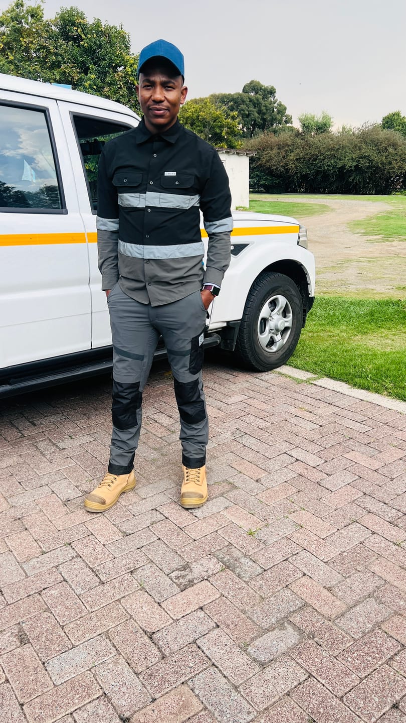 Customer photo review of W.O.R.K 4-Way Stretch Utility Pants Charcoal