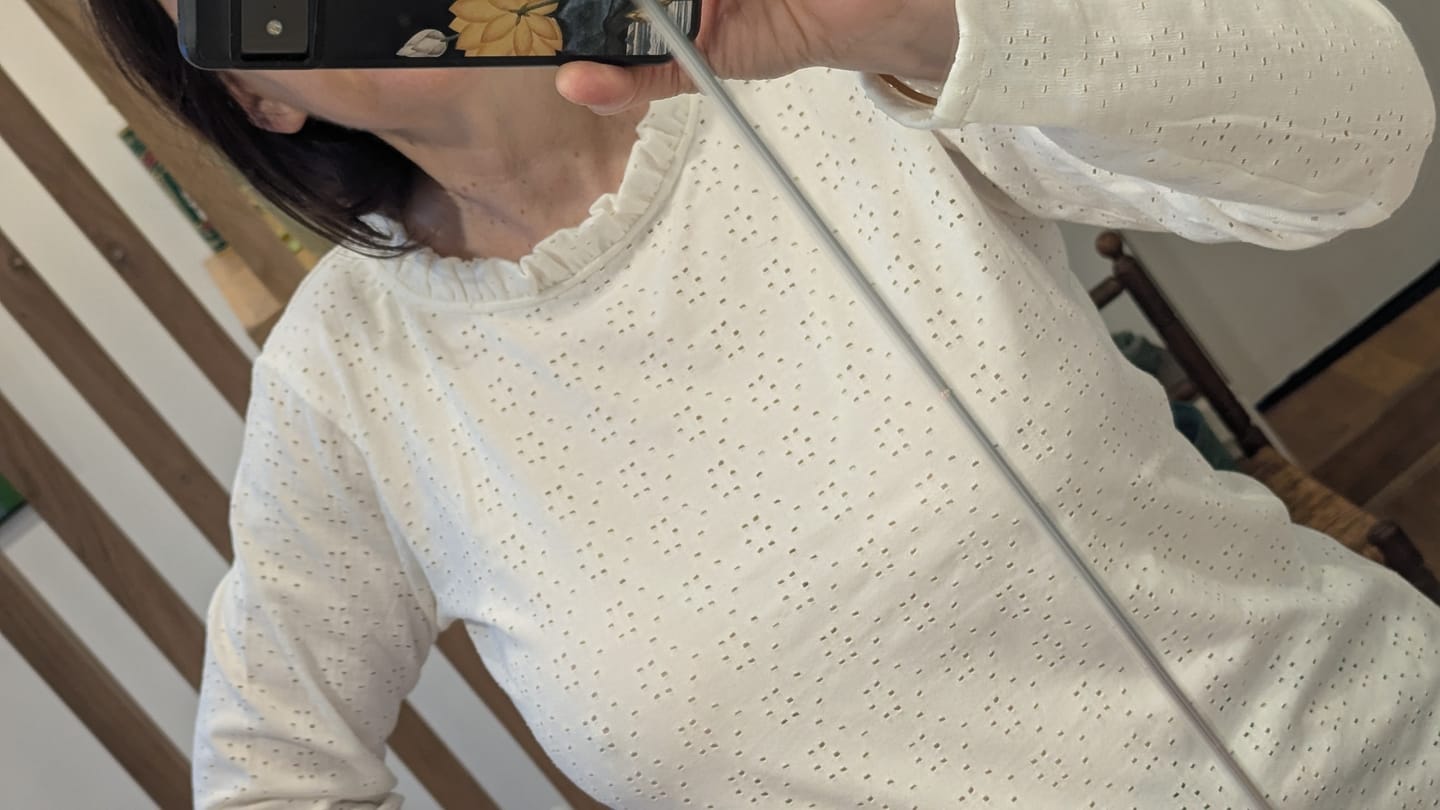Customer photo review of Blouse  Clarisse - Jersey brodé blanc cassé